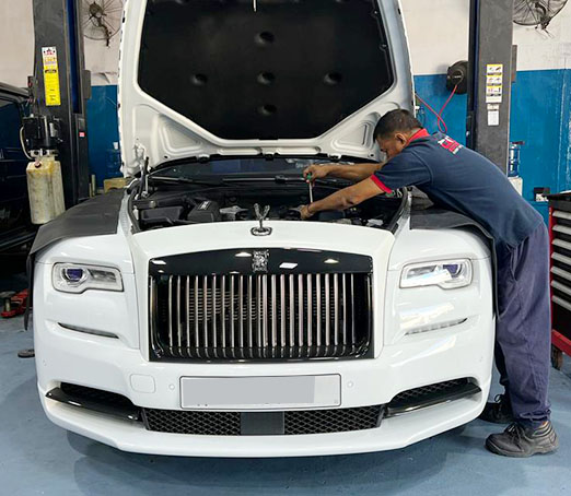 Dubais richest kid buys a new Rolls Royce